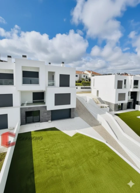 Moradia T4 para Venda em Corroios