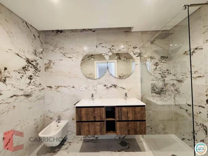 Moradia T4 para Venda em Corroios Foto 5