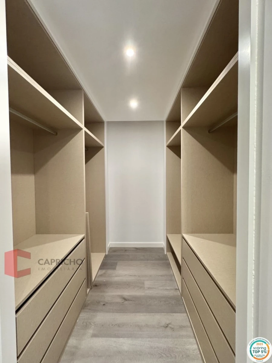 Moradia T4 para Venda em Corroios Foto 10