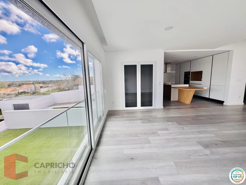 Moradia T4 para Venda em Corroios Foto 1