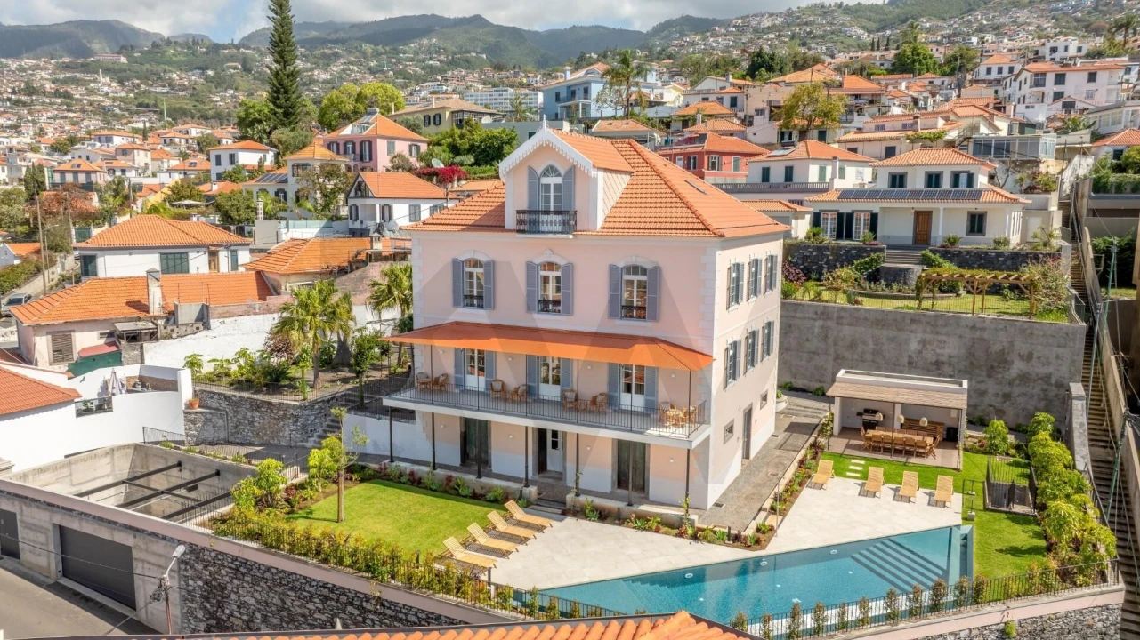 Moradia T7 para Venda em Funchal (Santa Maria Maior) Foto 1