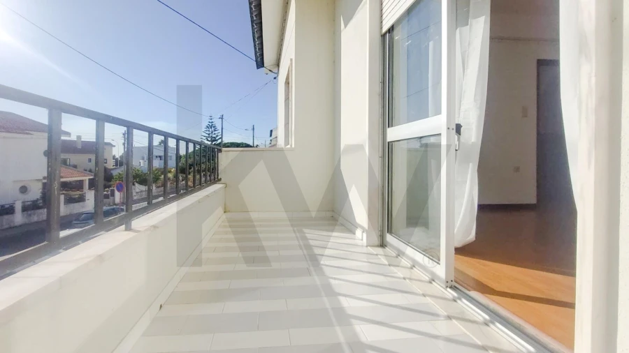 Apartamento T2 para Arrendamento em Porto Salvo Foto 22