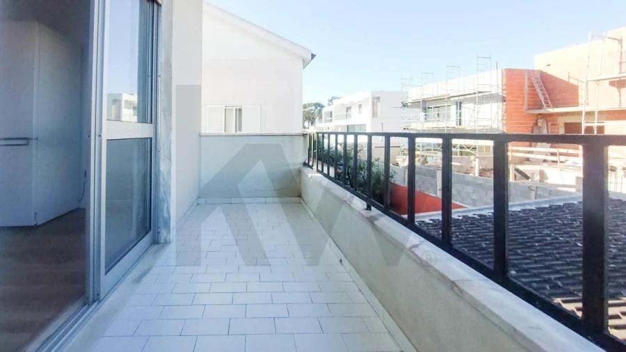 Apartamento T2 para Arrendamento em Porto Salvo Foto 14