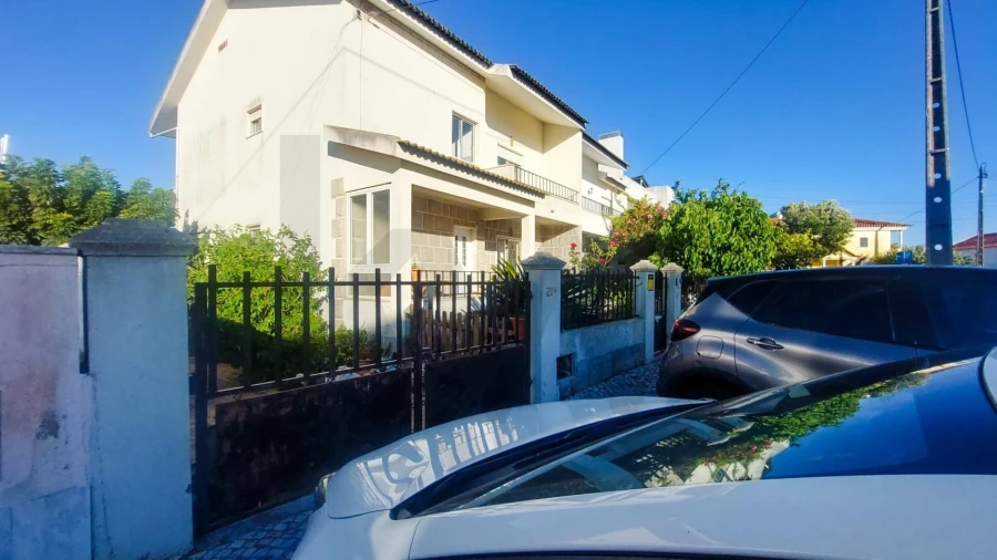 Apartamento T2 para Arrendamento em Porto Salvo Foto 27