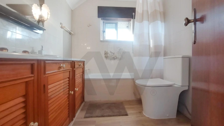 Apartamento T2 para Arrendamento em Porto Salvo Foto 15