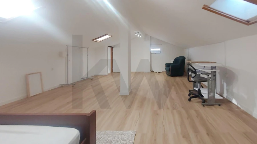 Apartamento T2 para Arrendamento em Porto Salvo Foto 24