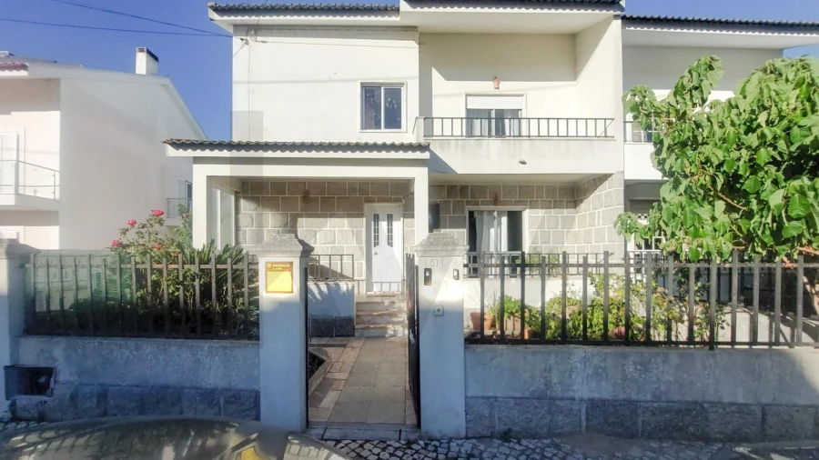 Apartamento T2 para Arrendamento em Porto Salvo Foto 26