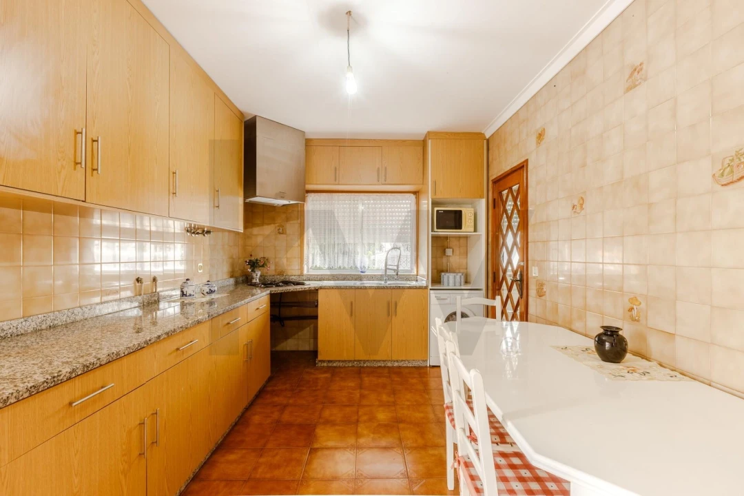 Moradia T4 para Venda em Seide Foto 14