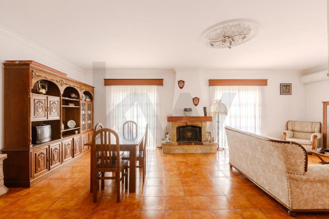 Moradia T4 para Venda em Seide Foto 7