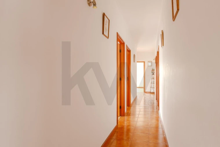 Moradia T4 para Venda em Seide Foto 9