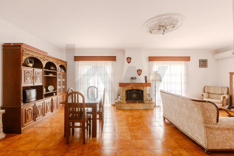 Moradia T4 para Venda em Seide Foto 7