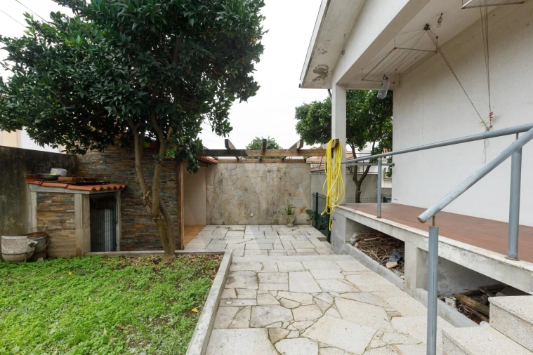 Moradia T4 para Venda em Seide Foto 6