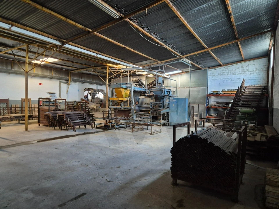 Armazém para Venda em Monte Real e Carvide Foto 11