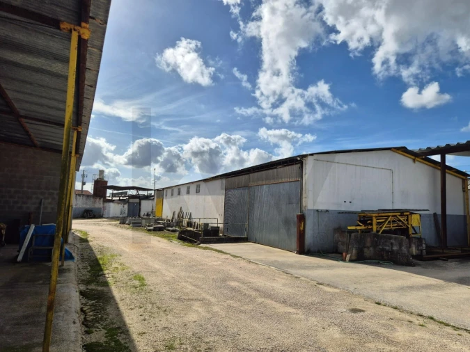 Armazém para Venda em Monte Real e Carvide Foto 3