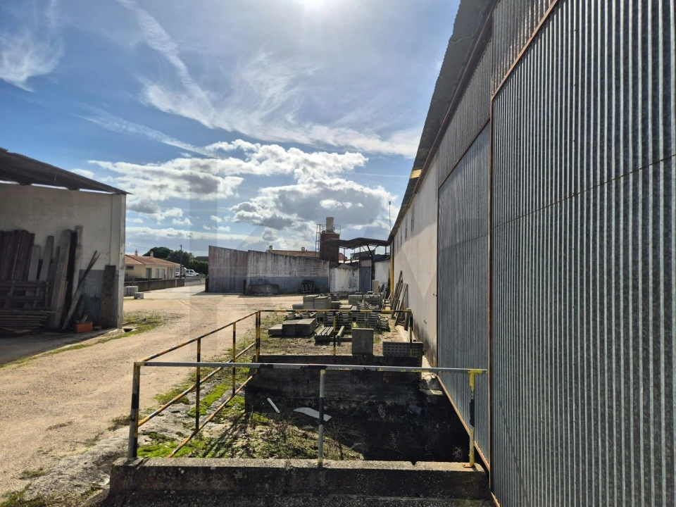 Armazém para Venda em Monte Real e Carvide Foto 4