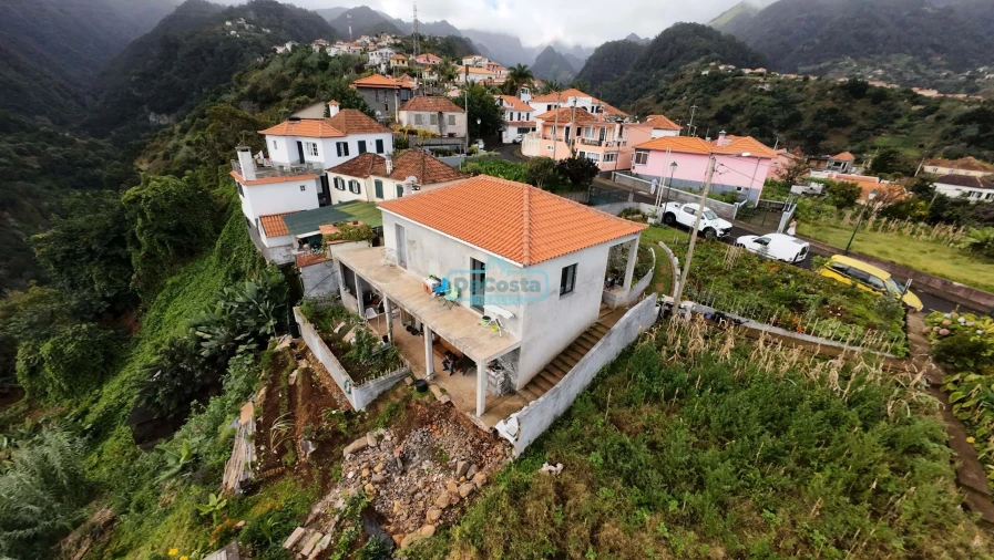 Moradia T2 para Venda em São Roque do Faial Foto 30