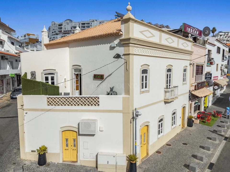 Moradia T6 para Venda em Albufeira e Olhos de Água Foto 1