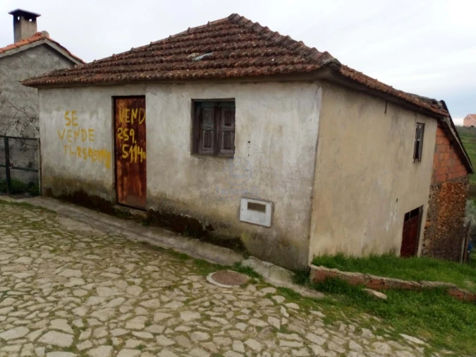 Moradia T2 para Venda em Noura e Palheiros Foto 2