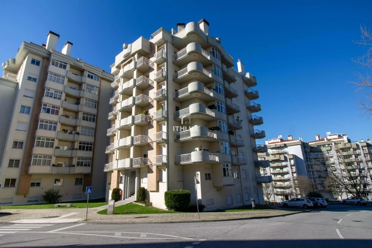 Apartamento T4 para Venda em Viseu Foto 1