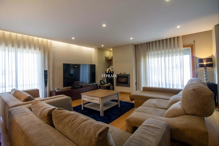 Apartamento T4 para Venda em Viseu Foto 3