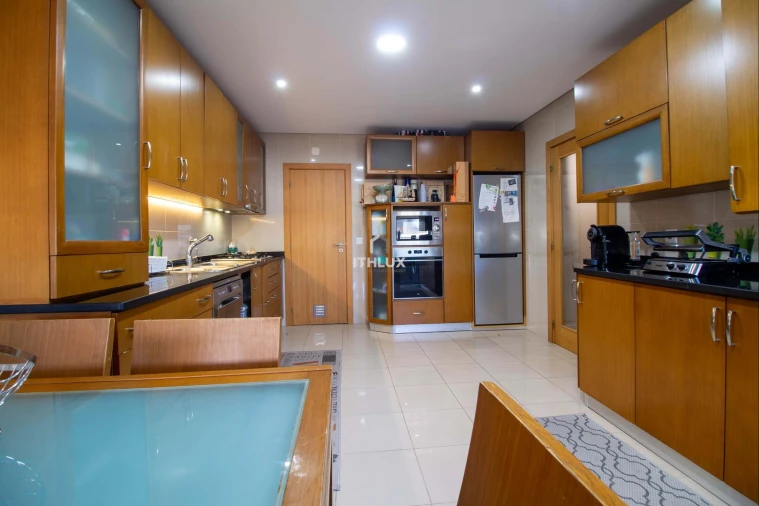 Apartamento T4 para Venda em Viseu Foto 7