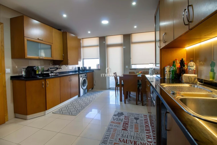 Apartamento T4 para Venda em Viseu Foto 8