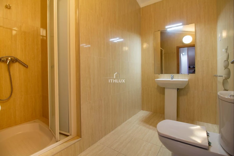 Apartamento T4 para Venda em Viseu Foto 18