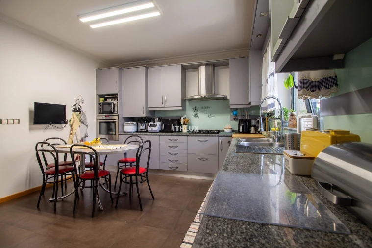 Apartamento T5 para Venda em Santa Comba Dão e Couto do Mosteiro Foto 8