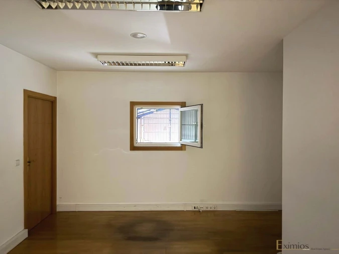 Armazém para Venda em Chorente, Góios, Courel, Pedra Furada e Gueral Foto 17