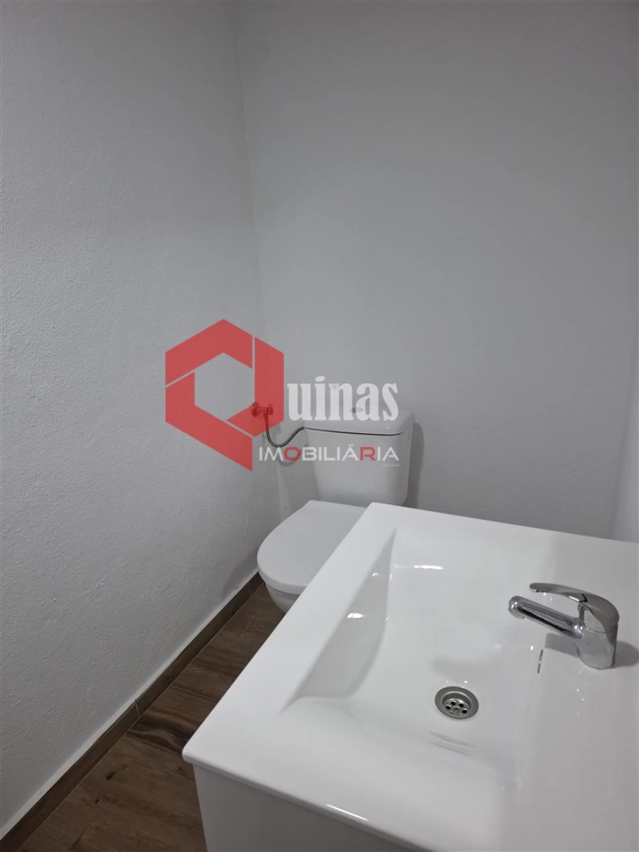 Moradia T2 para Arrendamento em Sabugal e Aldeia de Santo António Foto 12