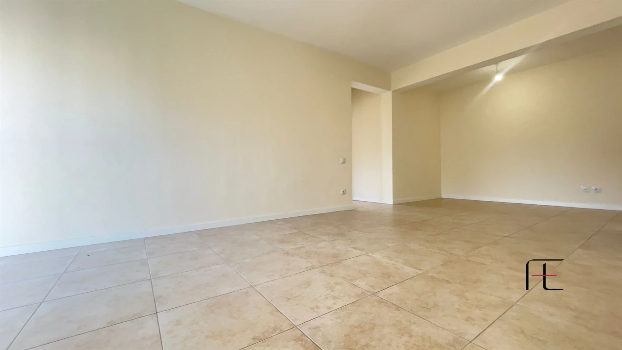 Apartamento T2 para Venda em Algueirão-Mem Martins Foto 8