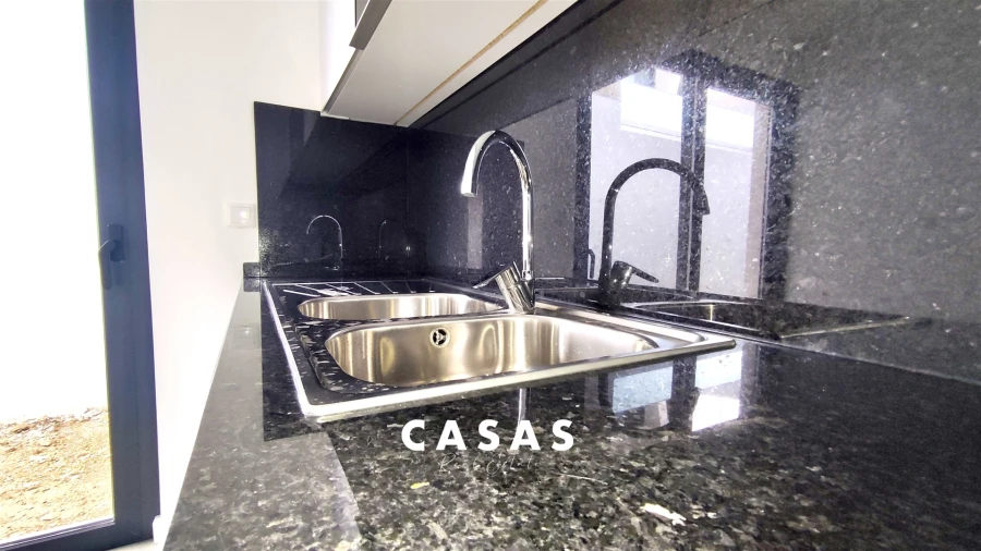 Moradia T3 para Venda em Santo Antonio Foto 24