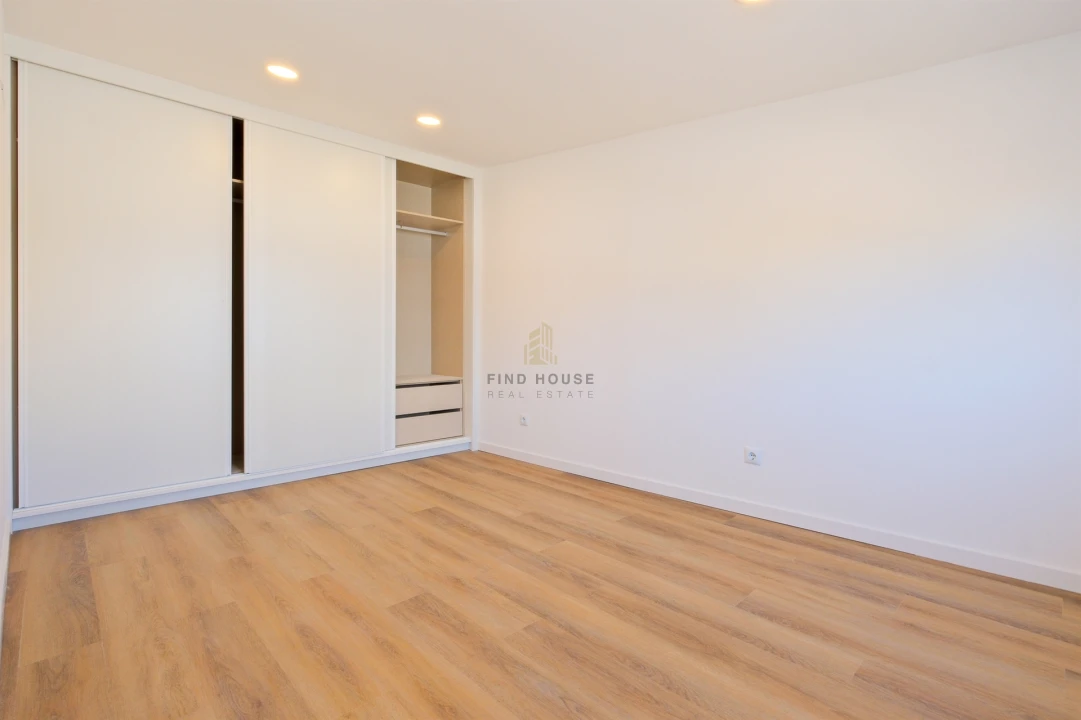 Moradia T2 para Venda em Paranhos Foto 17