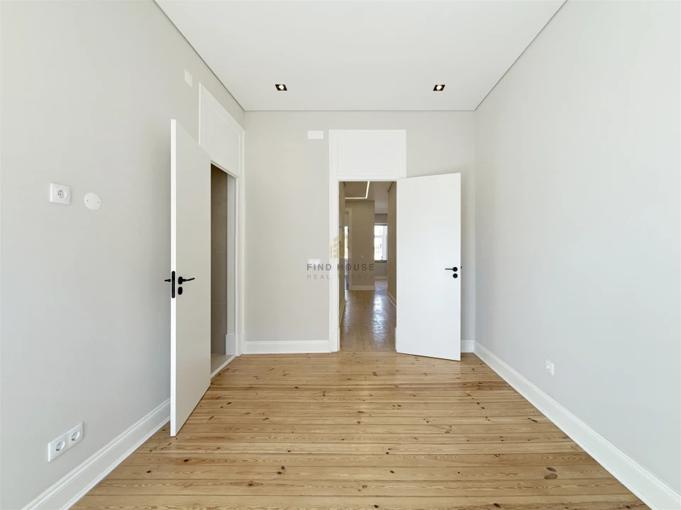 Apartamento T3 para Venda em Areeiro Foto 29