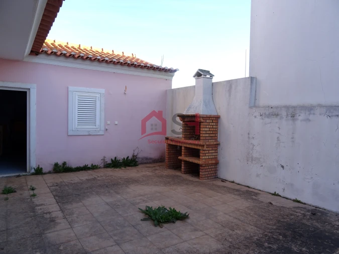 Moradia T4 para Venda em Encarnação Foto 11