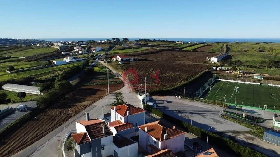 Moradia T4 para Venda em Encarnação Foto 3