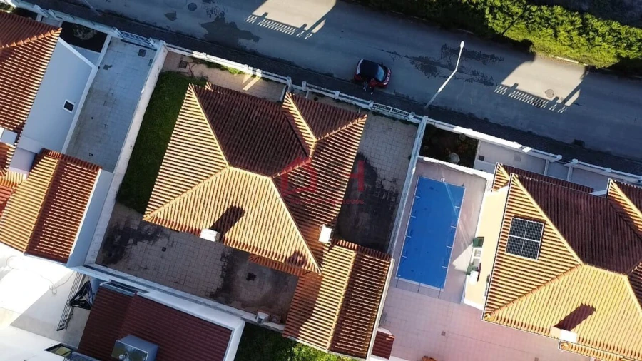 Moradia T4 para Venda em Encarnação Foto 4