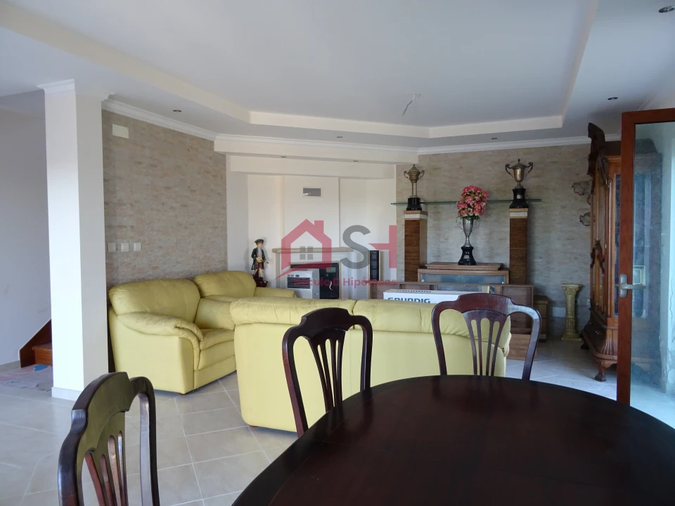 Moradia T4 para Venda em Encarnação Foto 20