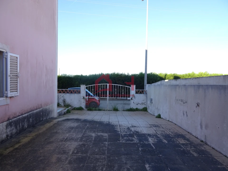 Moradia T4 para Venda em Encarnação Foto 8