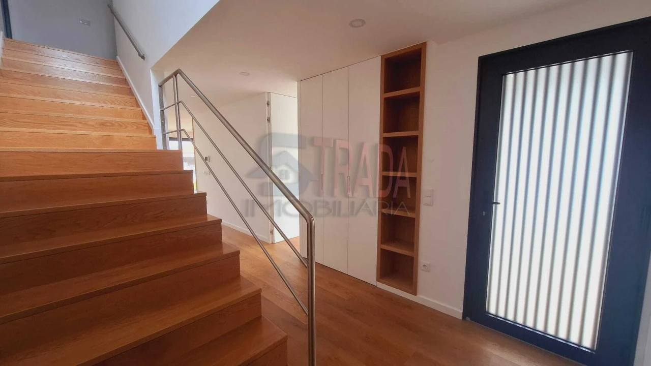 Moradia T3 para Venda em Vila Verde e Barbudo Foto 6