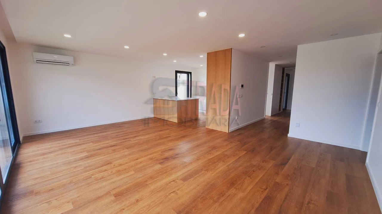 Moradia T3 para Venda em Vila Verde e Barbudo Foto 8