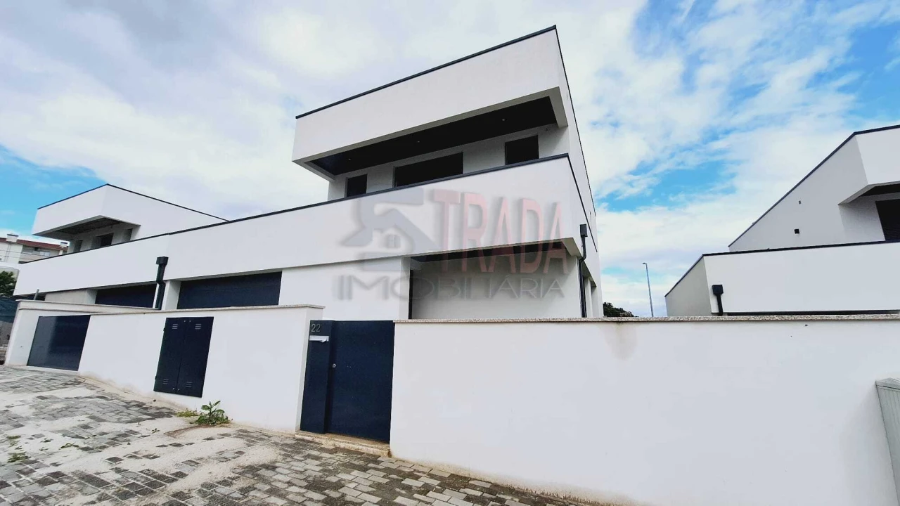 Moradia T3 para Venda em Vila Verde e Barbudo Foto 4