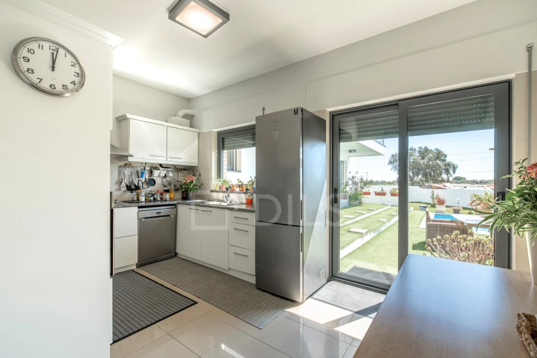 Moradia T4 para Venda em Santa Maria do Castelo e Santiago e Santa Susana Foto 9