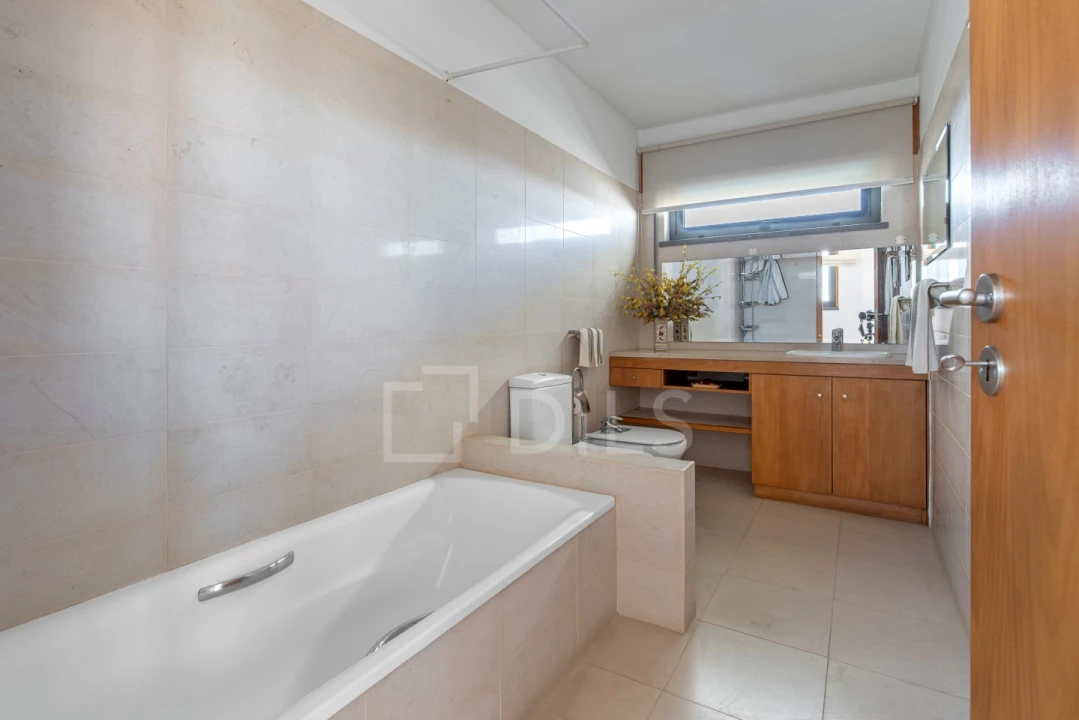 Moradia T4 para Venda em Santa Maria do Castelo e Santiago e Santa Susana Foto 20