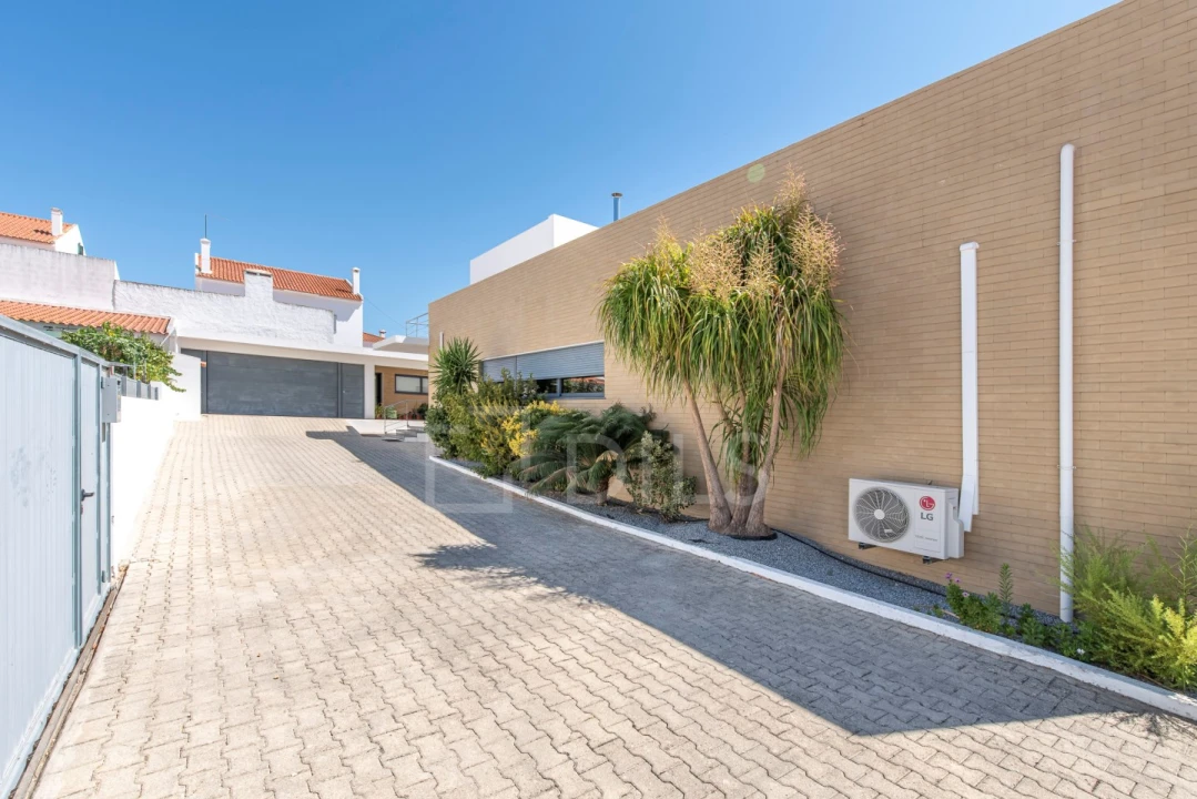 Moradia T4 para Venda em Santa Maria do Castelo e Santiago e Santa Susana Foto 25