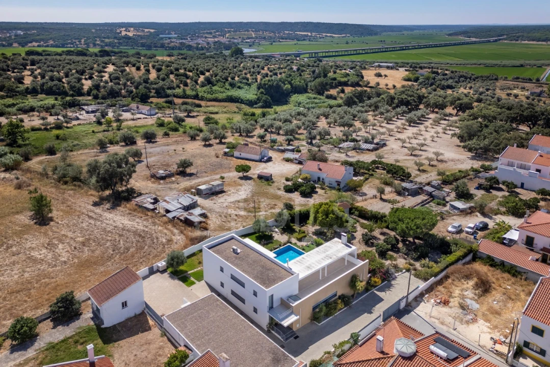 Moradia T4 para Venda em Santa Maria do Castelo e Santiago e Santa Susana Foto 32