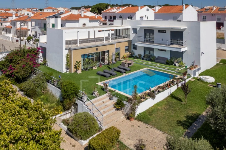 Moradia T4 para Venda em Santa Maria do Castelo e Santiago e Santa Susana Foto 3