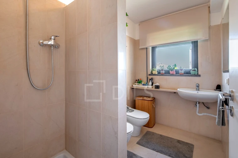 Moradia T4 para Venda em Santa Maria do Castelo e Santiago e Santa Susana Foto 12