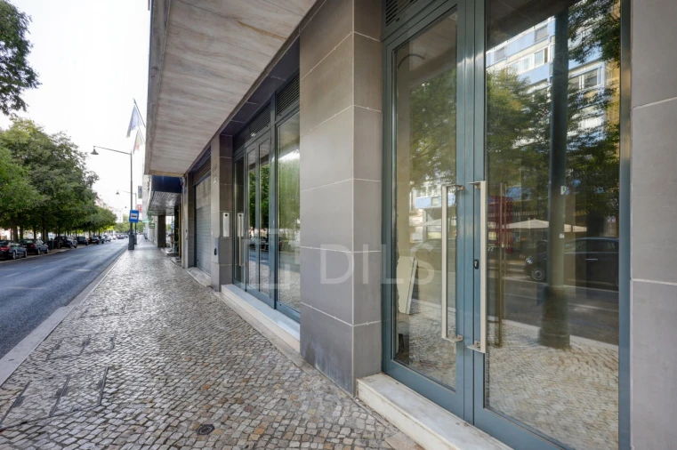 Loja para Arrendamento em Avenidas Novas Foto 3