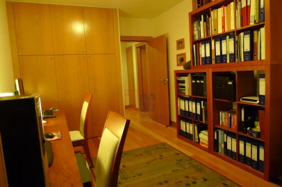 Apartamento T3 para Venda em Lordelo do Ouro e Massarelos